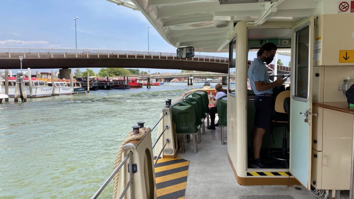 Bootbus naar Venetië